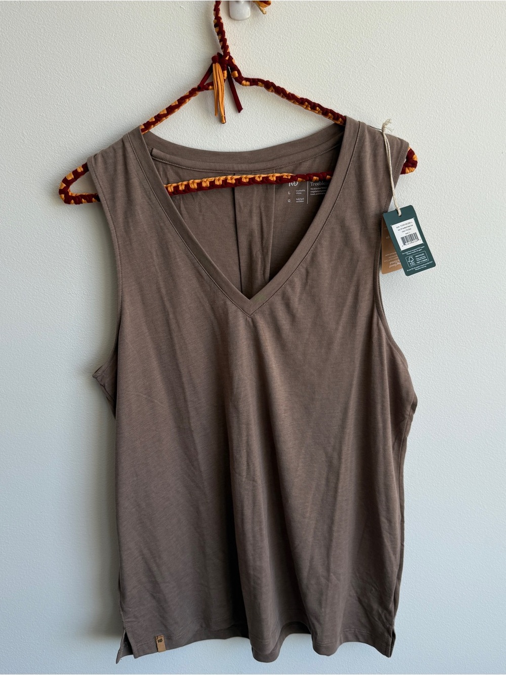 Ladies 10 Tree V neck tank
Large